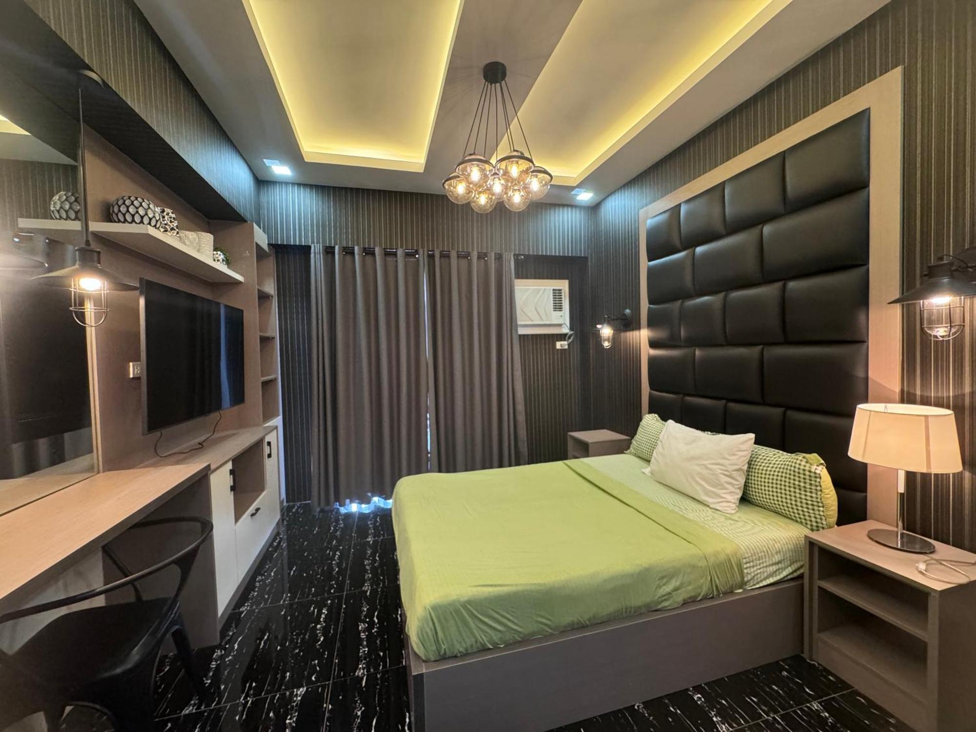 Luxanos Place- Sunvida Tower Apartment *